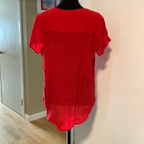 Liz Claiborne short sleeve front key hole top red in color size L.    EUC - Picture 5 of 6
